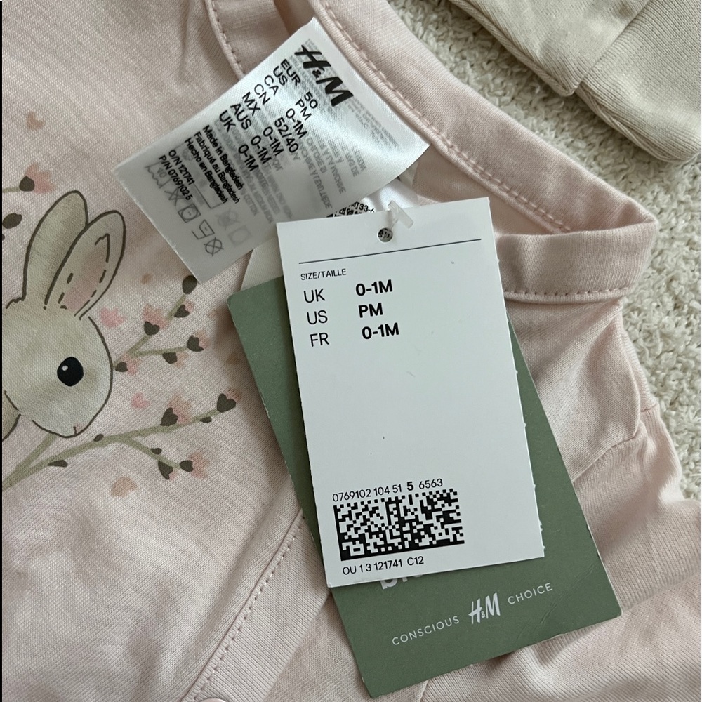 Preemie H&M Button Rompers - Picture 2 of 5